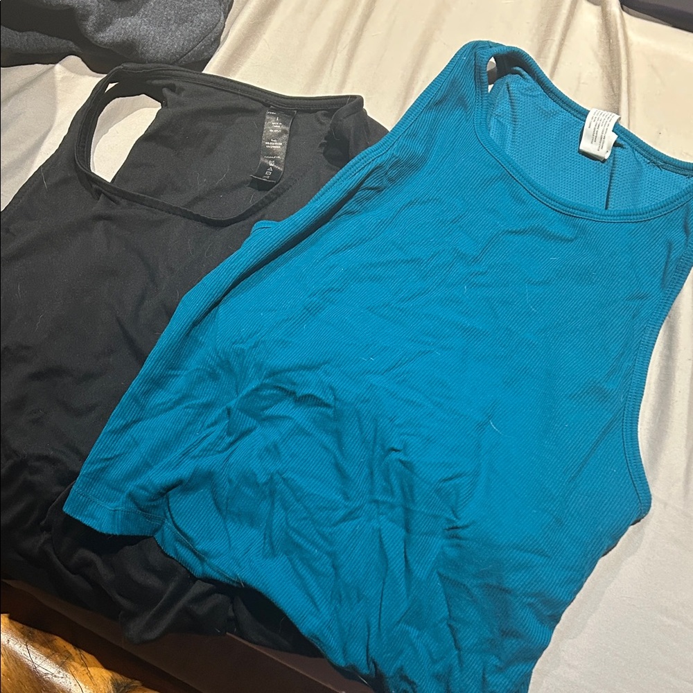 Yogalicious Black and Teal Tank Tops